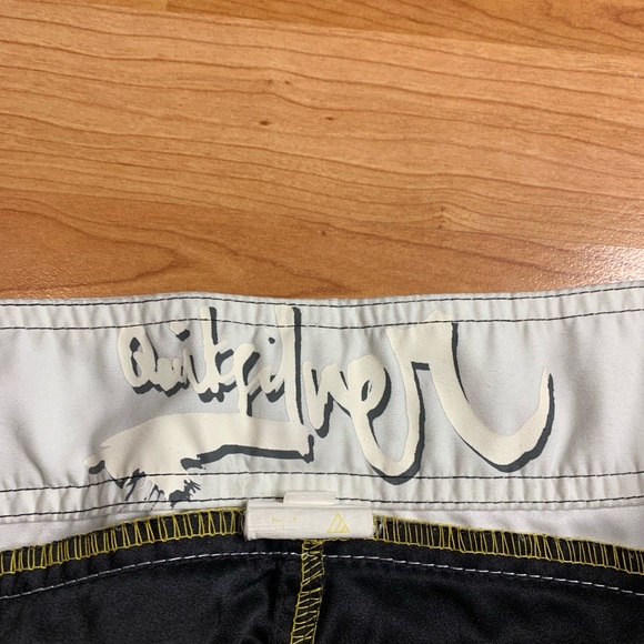Quiksilver Men’s Board Shorts Size 31 Black Yellow White Y2K Surf Trunks - Picture 5 of 10